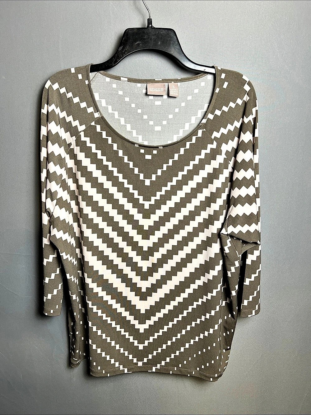 Chico's Women's 3 Gray White Geometric Tunic Top Zigzag Scoop Neck
